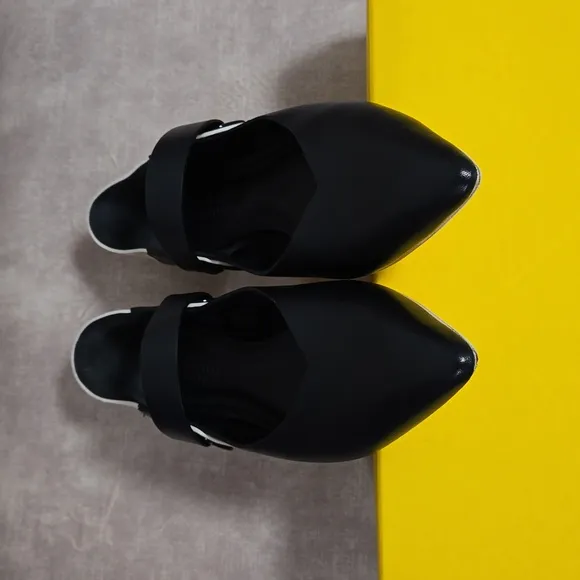 MERCEDES CASTILLO Amabel flats/loafers, size 5. Made in Brazil.