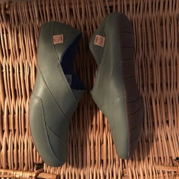 Merrell slip on flats Inde Lave vertiver. size 7.5.