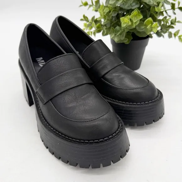 MIA Dahlia Chunky Platform Loafers Size 6 Black Dark Academia Goth Lug Sole