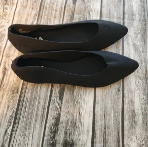 Mia‎ travel flats