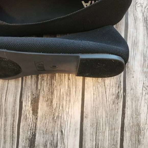 Mia‎ travel flats