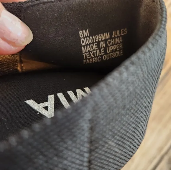 Mia‎ travel flats