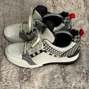 Michael Kors Womens Leather Sneakers Size 8M Black &amp; White Pattern With Red Acce