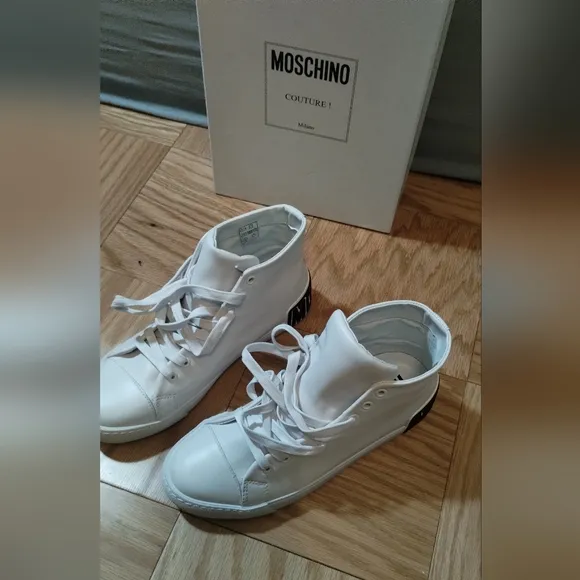 Mochino Leather LOGO Sneakers Size 42 US 10.5-11  White/Black