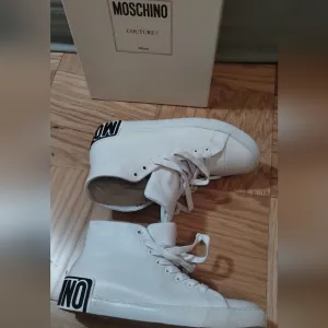 Mochino Leather LOGO Sneakers Size 42 US 10.5-11  White/Black