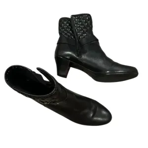 Munro black zip up leather quilted bootie 7N