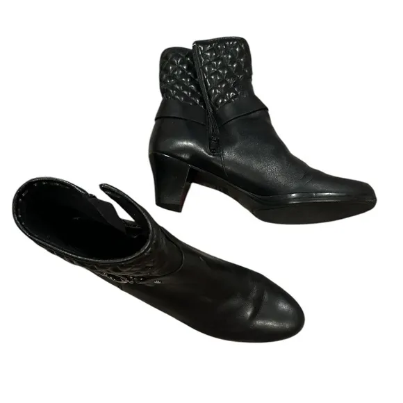 Munro black zip up leather quilted bootie 7N