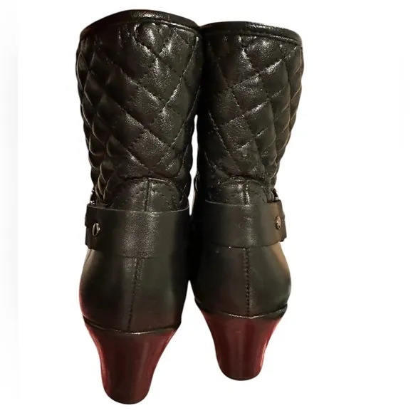 Munro black zip up leather quilted bootie 7N