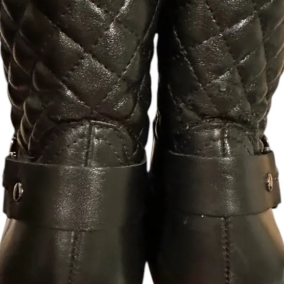 Munro black zip up leather quilted bootie 7N