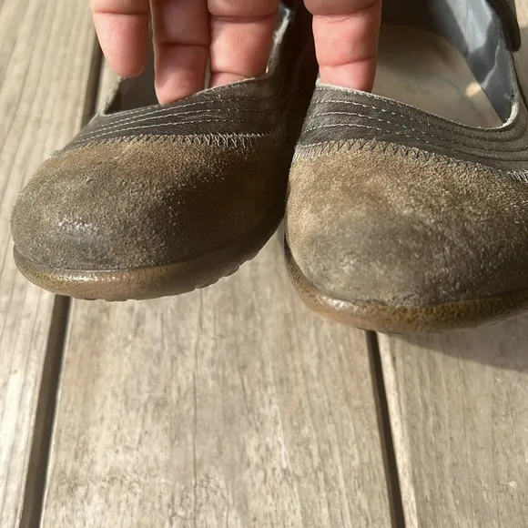 Naot Kirei Mary Jane Comfort Flats green brown olive color Suede Leather Size 8