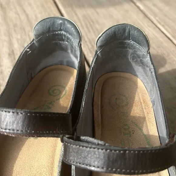 Naot Kirei Mary Jane Comfort Flats green brown olive color Suede Leather Size 8