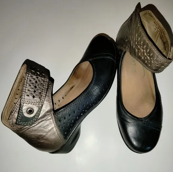 Naot (Size 37) Black Leather &amp; Bronze Perforated Ankle Strap Round Toe Flats