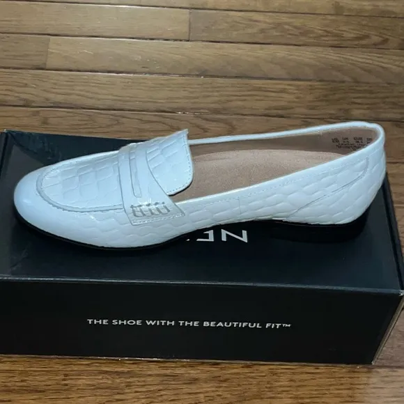 Naturalizer Premium MIA Comfort Loafers Warm White Croc Embossed Women’s Size 8