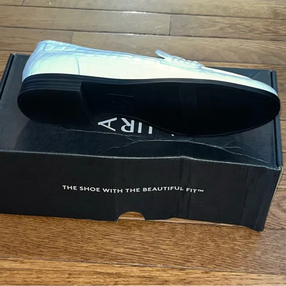 Naturalizer Premium MIA Comfort Loafers Warm White Croc Embossed Women’s Size 8