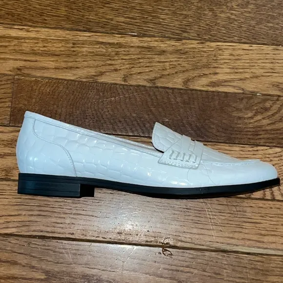 Naturalizer Premium MIA Comfort Loafers Warm White Croc Embossed Women’s Size 8