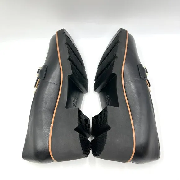 Naturalizer Womens Desi Black Leather Lug Sole Gold Bit Chain Loafers Shoes 10.5