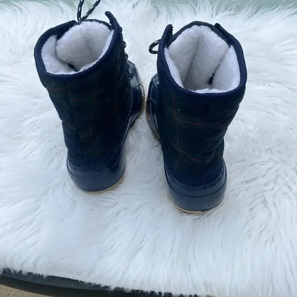 Navy blue quilted duck boots 10 tartan plaid white Sherpa fur lined winter boots