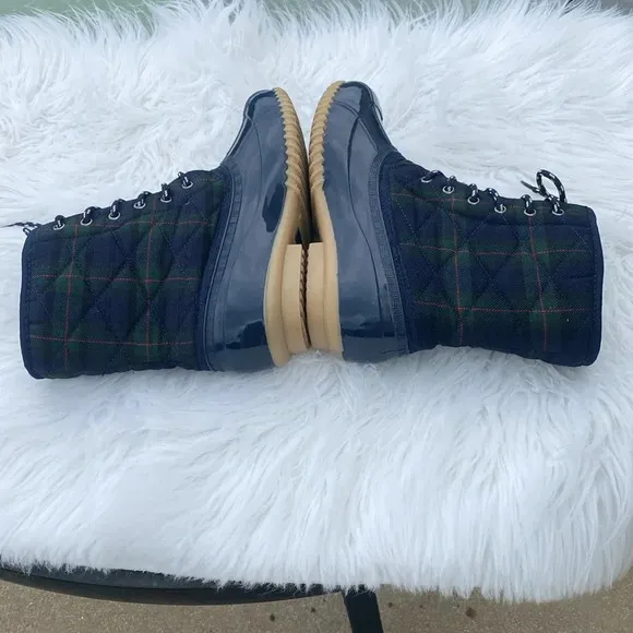 Navy blue quilted duck boots 10 tartan plaid white Sherpa fur lined winter boots