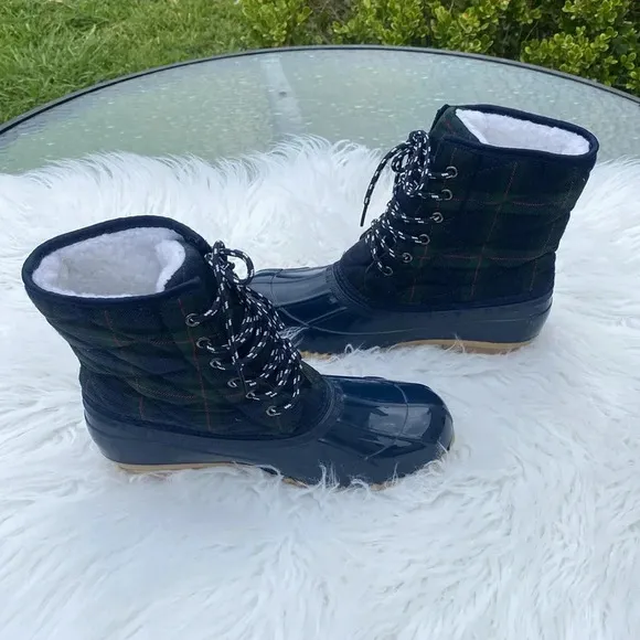 Navy blue quilted duck boots 10 tartan plaid white Sherpa fur lined winter boots