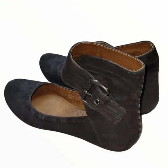 Naya Women's Fauna Ankle Strap Suede Flats Size 7