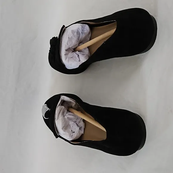 NEW Ann Taylor Black Suede Tassel Flat Loafers Size 9.5