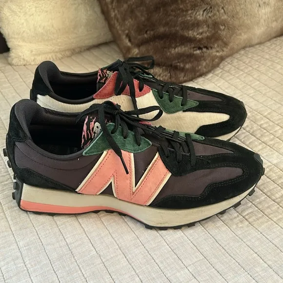 New Balance 327 Chinese new year Men’s 11 Black suede Pink Sneakers
