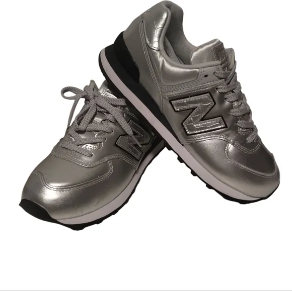 New Balance 574 Womens Silver Sporty Futuristic Metallic Fashion Sneakers size 9