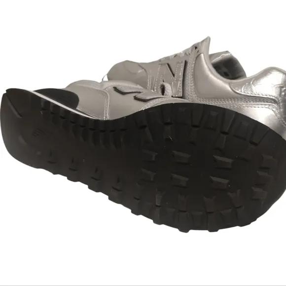 New Balance 574 Womens Silver Sporty Futuristic Metallic Fashion Sneakers size 9