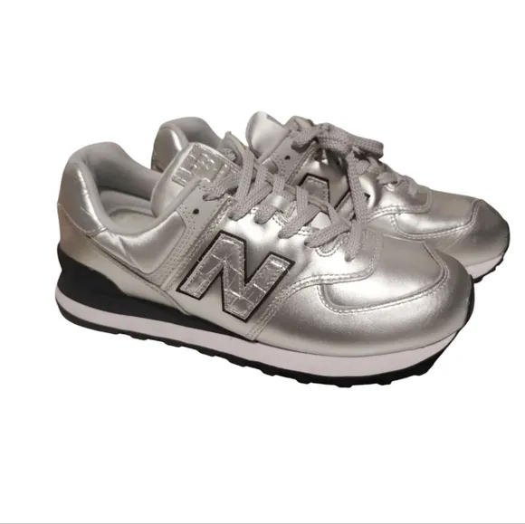 New Balance 574 Womens Silver Sporty Futuristic Metallic Fashion Sneakers size 9