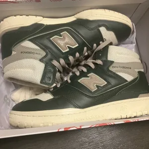 New Balance Men's Green and Cream Sneakers