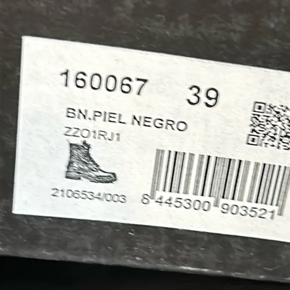 NEW, CARMELA LEATHER COMBAT BOOTS BLK SZ 8 1/2 &amp; 9