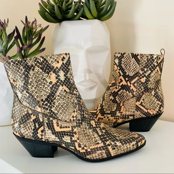 New Circus by Sam Edelman Western boho ankle snakeskin Boots