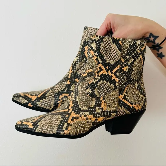 New Circus by Sam Edelman Western boho ankle snakeskin Boots
