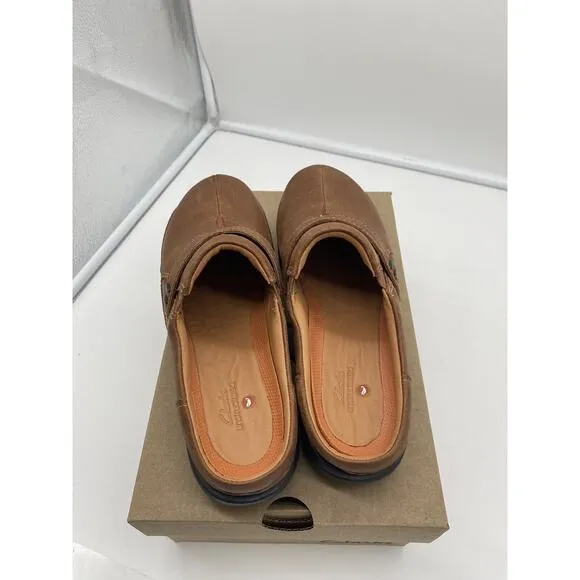New Clarks Artisan UnLoop Ease Slip-On Brown Leather Loafers Clogs Comfort Sz 7M