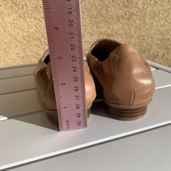 NEW Clarks perforated brown leather loafers size 8.5W
