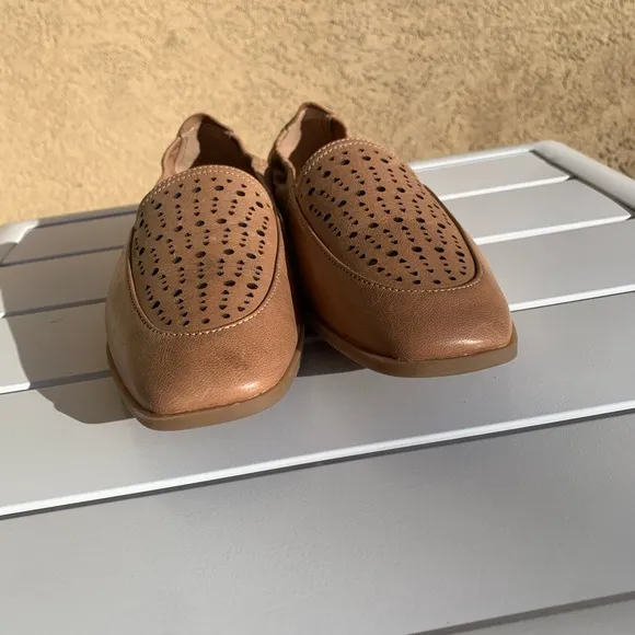 NEW Clarks perforated brown leather loafers size 8.5W