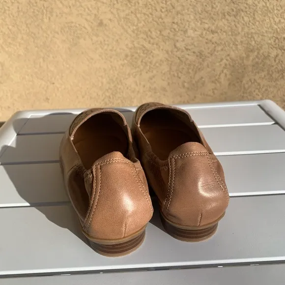 NEW Clarks perforated brown leather loafers size 8.5W