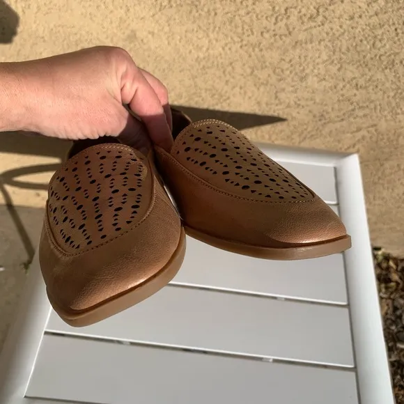 NEW Clarks perforated brown leather loafers size 8.5W