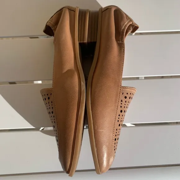 NEW Clarks perforated brown leather loafers size 8.5W