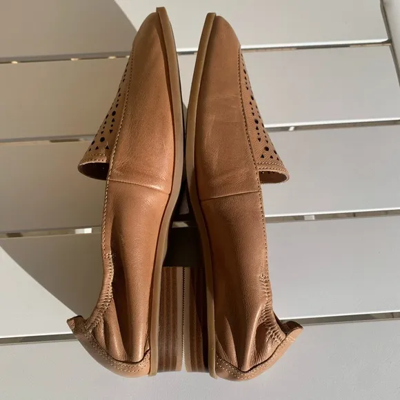 NEW Clarks perforated brown leather loafers size 8.5W