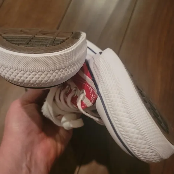 NEW! CONVERSE CHUCK TAYLOR ALL STAR unisex low top sneakers.