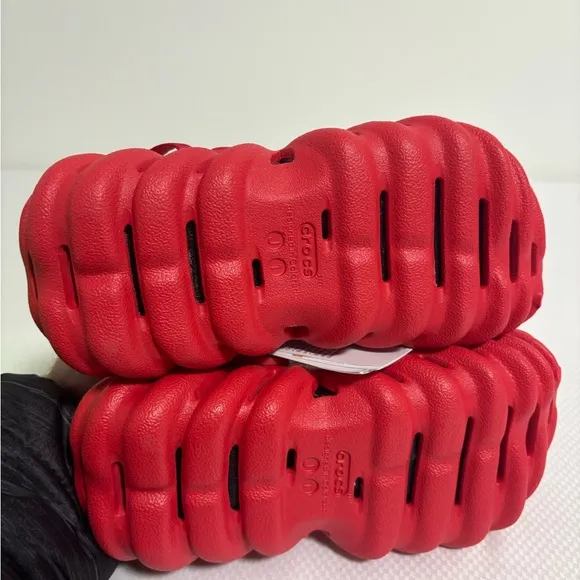New Crocs Echo Clogs Boys Size: J1