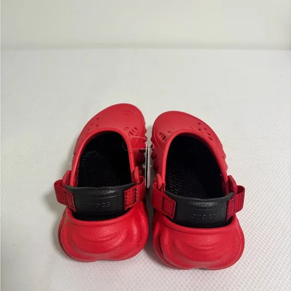 New Crocs Echo Clogs Boys Size: J1