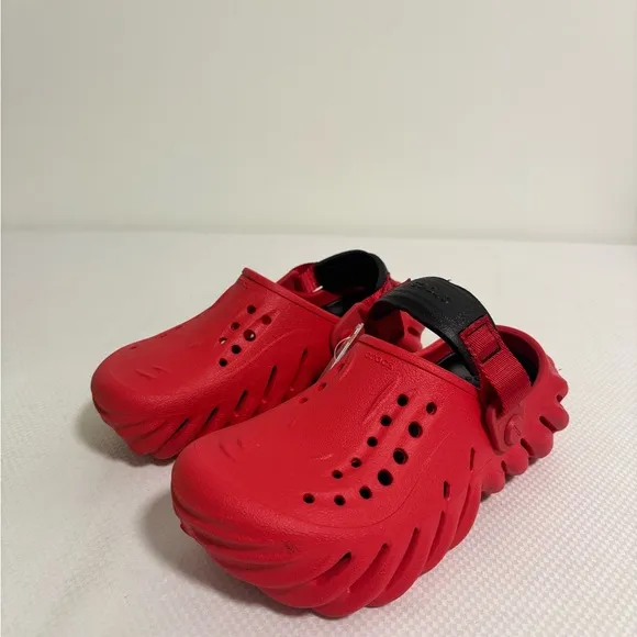 New Crocs Echo Clogs Boys Size: J1