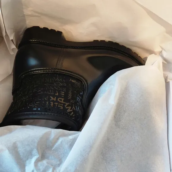 NEW!! 🖤 DKNY- Size 9- RAINY COLD WEATHER ANKLE WINTER &amp; SNOW BOOTS
