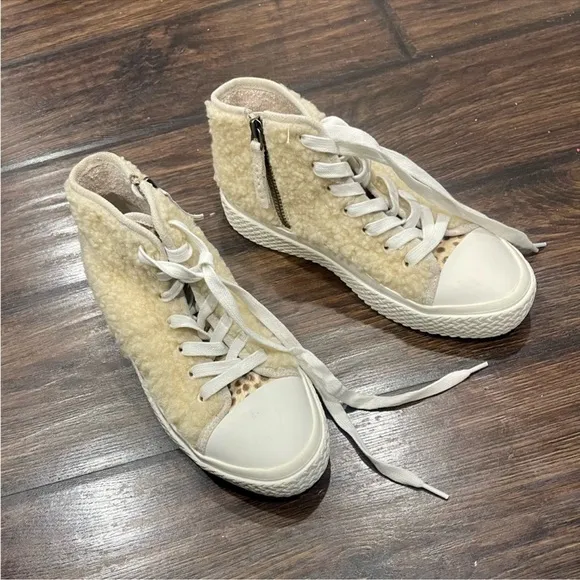 NEW Dolce Vita Veola Plush Womens Leather Lifestyle Sneakers  Size 6