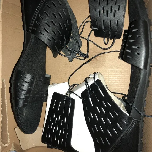 NEW Nike Flat lace up Sandal Sneaker Black Artemisia 10