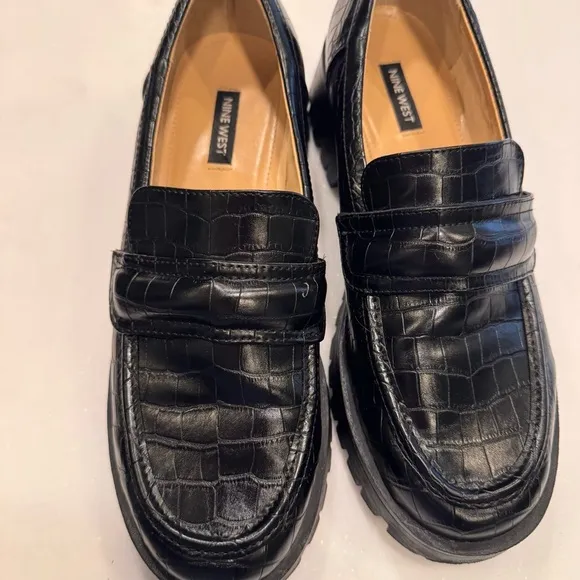 New Nine West Garren Black Croc Embossed Lug Sole Loafer Womens  Size 9.5