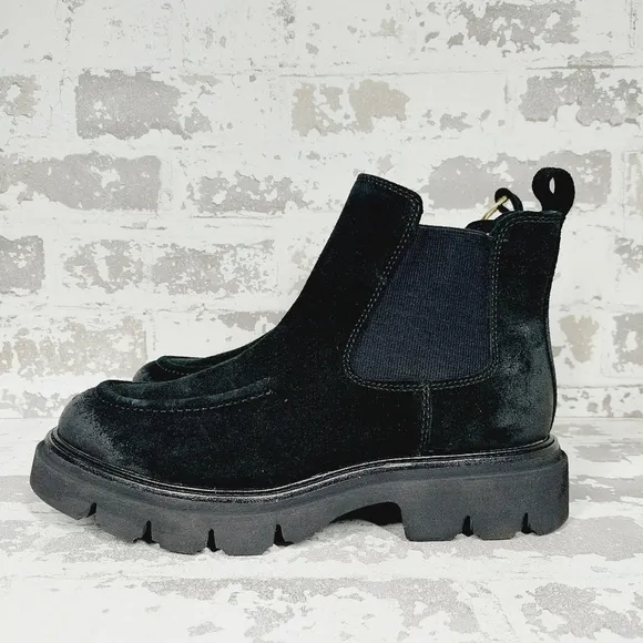 NEW Sofft Samira Black Suede Leather Round Toe Chelsea Pull On Ankle Boots T674