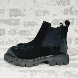 NEW Sofft Samira Black Suede Leather Round Toe Chelsea Pull On Ankle Boots T674